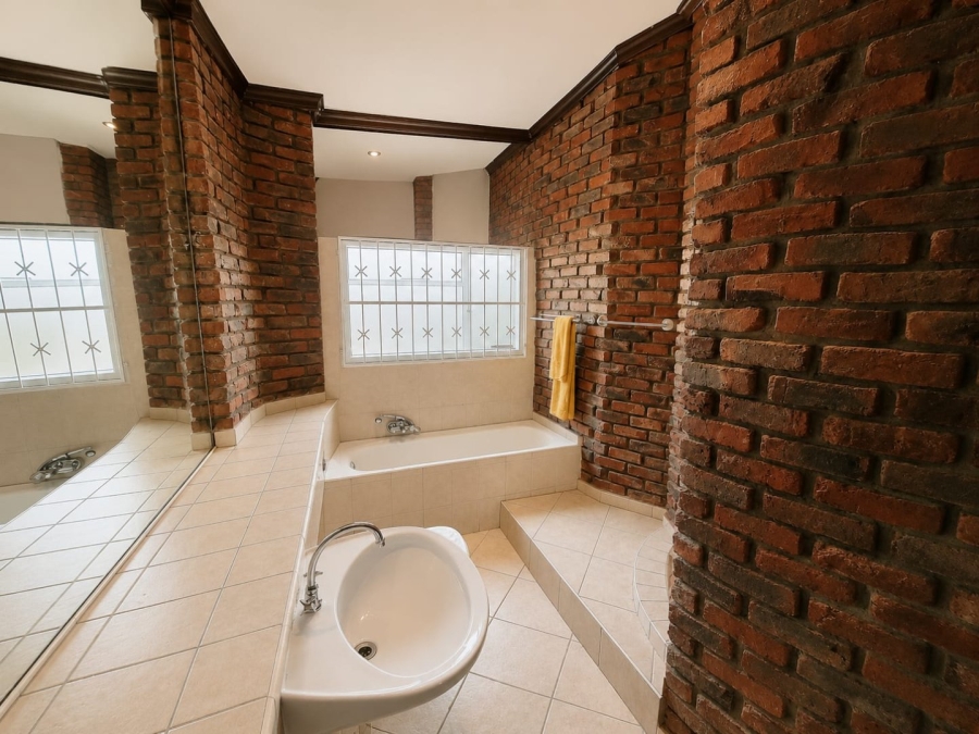 4 Bedroom Property for Sale in Morewag Free State